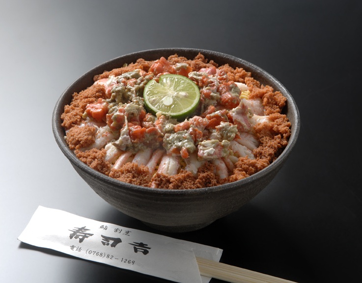 能登の海鮮を盛った能登丼