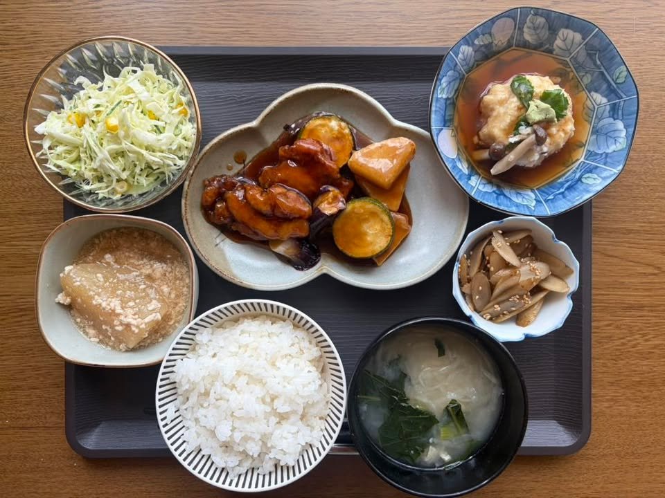 旬の食材をふんだんに使った、その日の定食