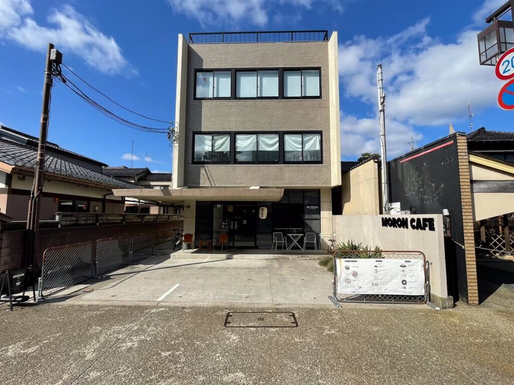 MORON CAFEの外観（金沢市長町）