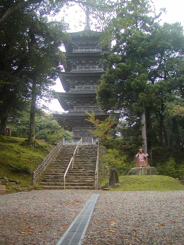 妙成寺の五重塔 写真:Makimoto / CC BY-SA 3.0(Wikimedia Commons)
