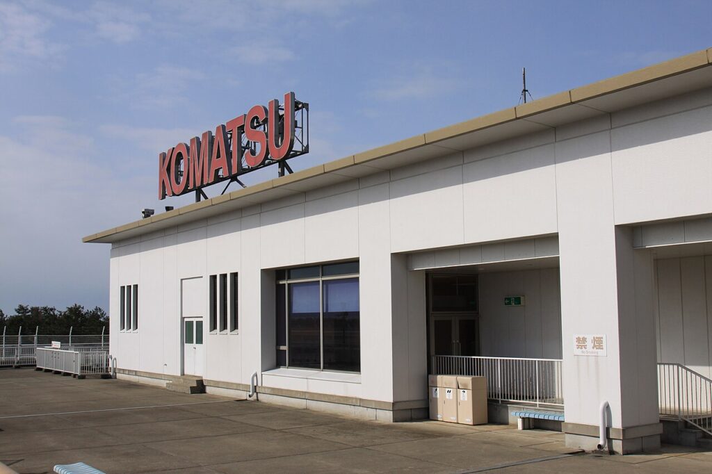 小松空港の屋上展望デッキ 写真:Kentaro Iemoto from Tokyo, Japan / CC BY-SA 2.0(Wikimedia Commons)