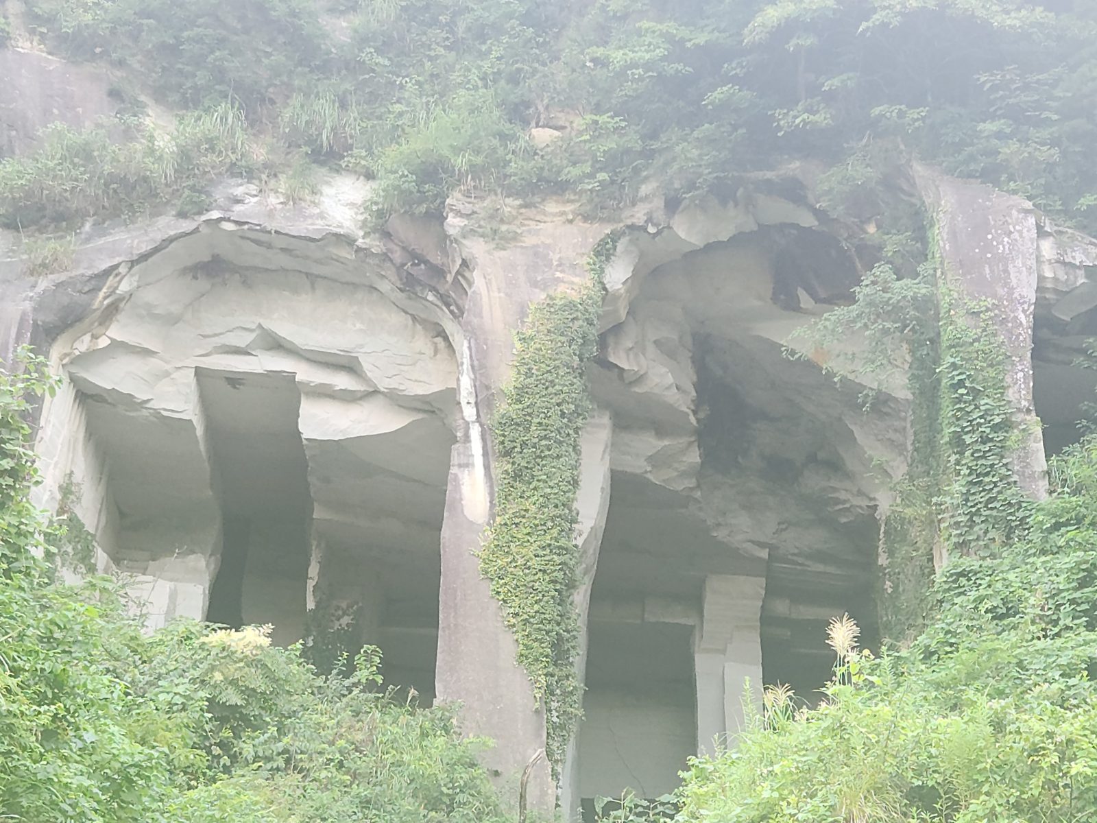 西山石切り場跡